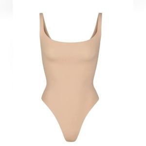 (B23) SKIMS Fits Everybody Square Neck Bodysuit xs